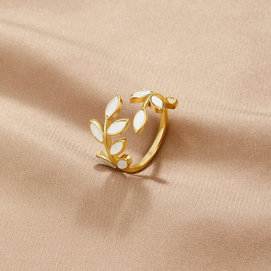 Serena | Gold Leaf Ring